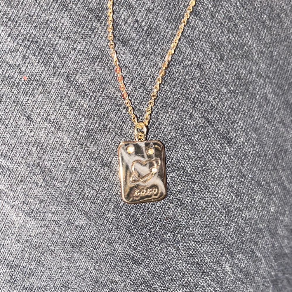 gold tone aeropostale necklace